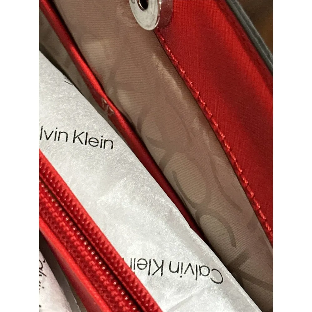 Calvin Klein  Monogram Signature Cream w/Red Satchel Hand-Bag Khaki Logo H7DDJ6YQ - Image 47
