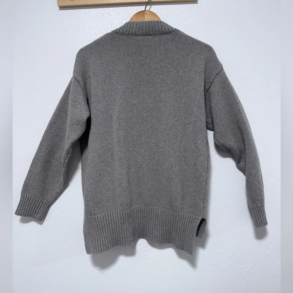 New York Laundry Gray Sweater with Gingerbread Design - Image 7