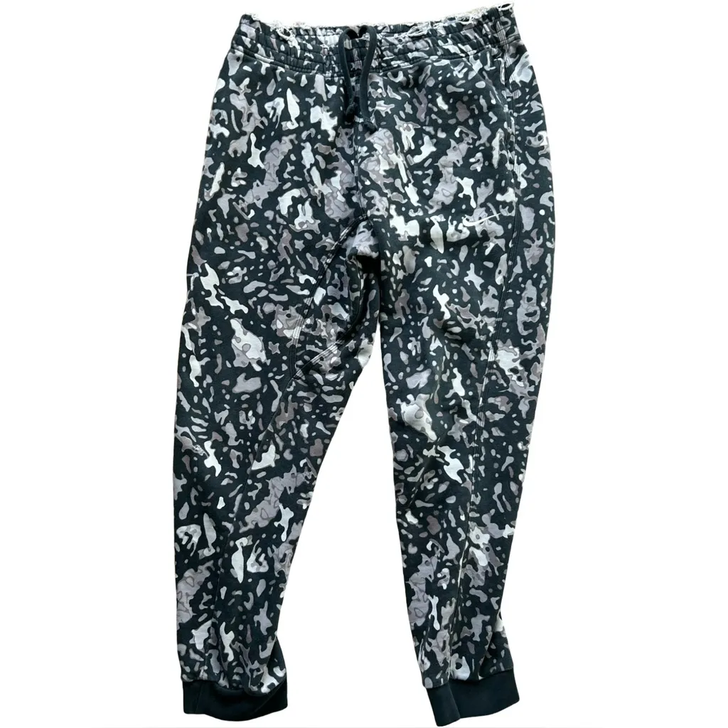 Nike Women’s Rare Print Jogger Sweatsuit 2-Piece. Size L - Image 3