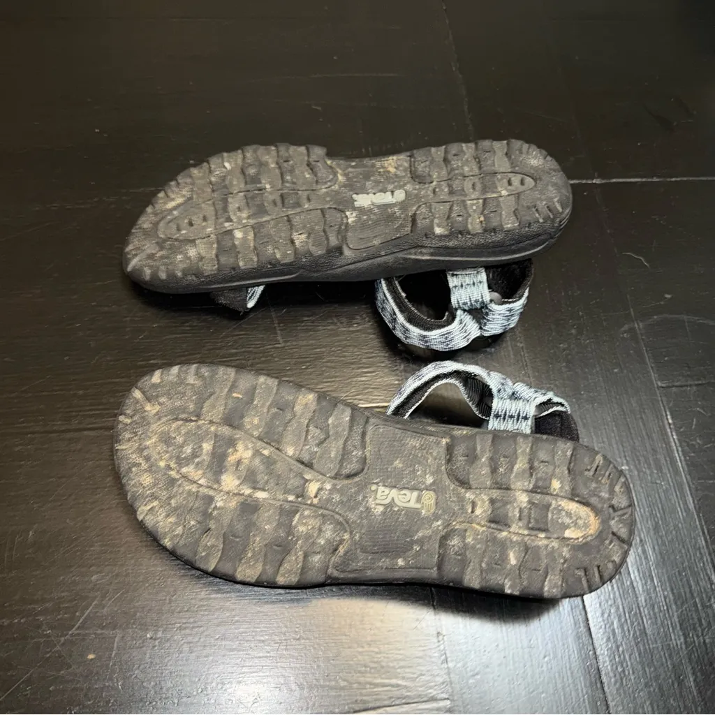 Teva Blue and Black Strapped Sandals - Image 5