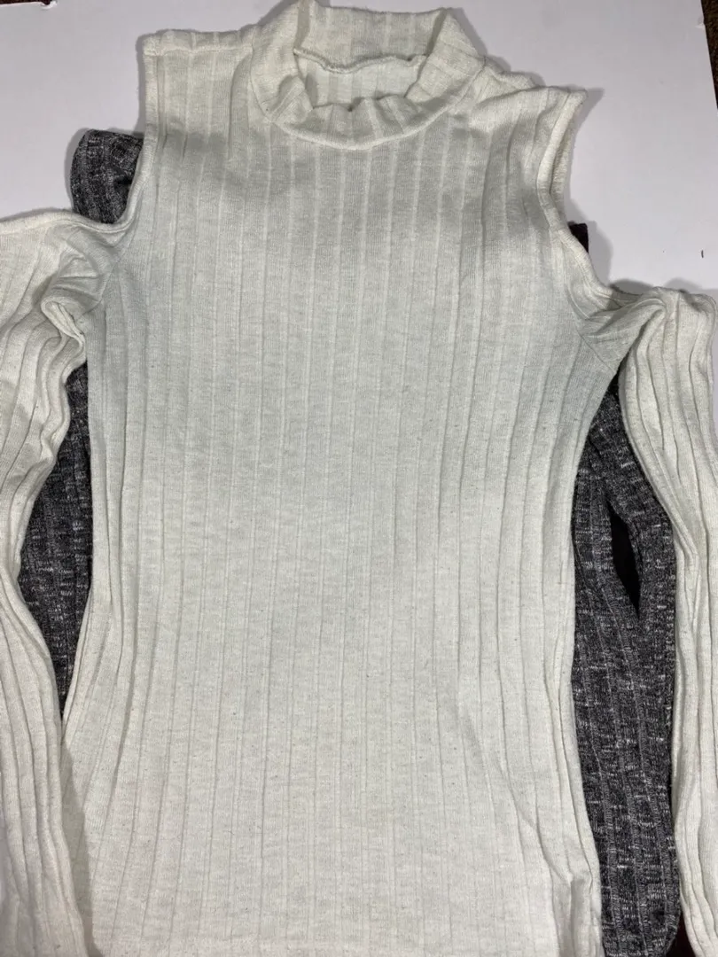 American Eagle Outfitters 3 Tops Multiple Size M - Image 4