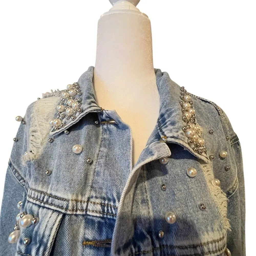NWOT women's Jean jacket with pearls accent size medium distressed with pockets Blue - Image 4