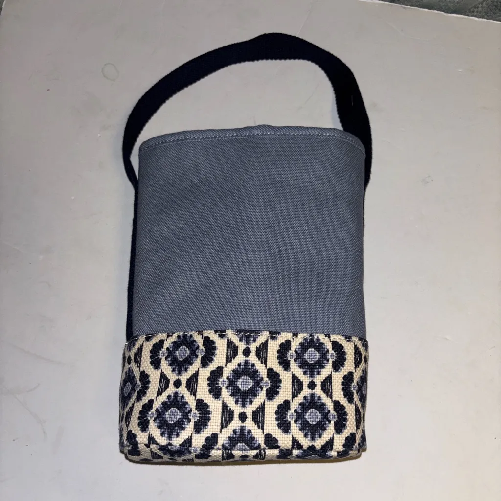 SPARTINA 449 BLUE CREME DESIGN CANVAS BOTTLE CARRIER WITH NYLON LINING INTERIOR - Image 2