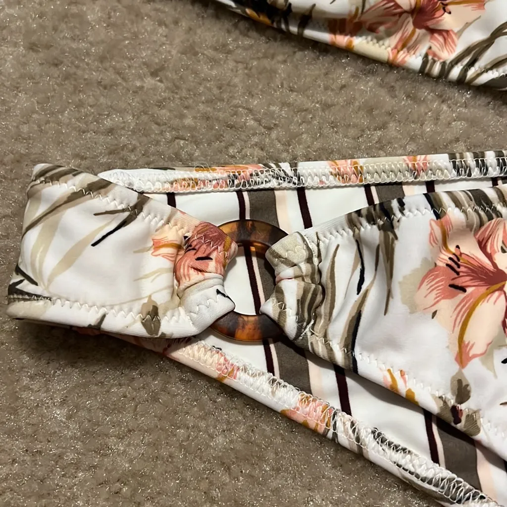 Abercrombie Beautiful bathing suit 2 piece - Image 3