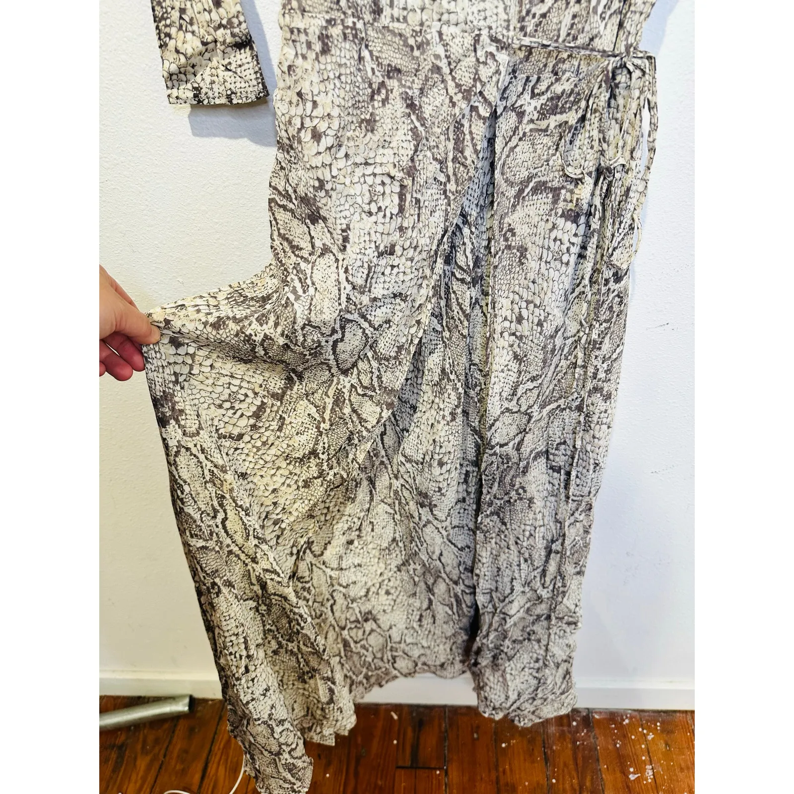REFORMATION Grey Beige Animal Print Jaz Crepe Midi Wrap Python Snake Dress sz XS - Image 5