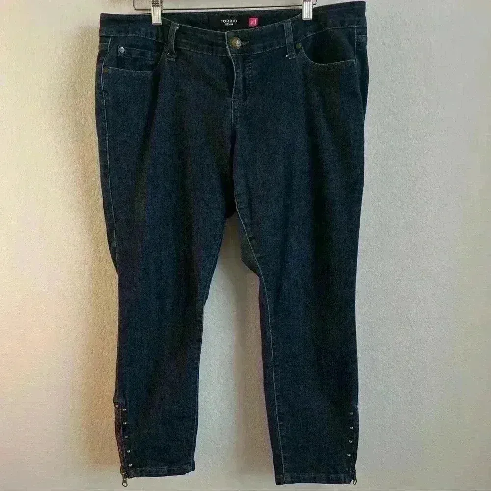 Torrid Denim Women’s Jeans w/Leg Side Zippers and Stud Design Size‎ 14 - Image 3