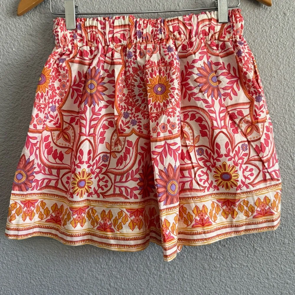 Olivaceous Tropicana shorts‎ Size Small - Image 3