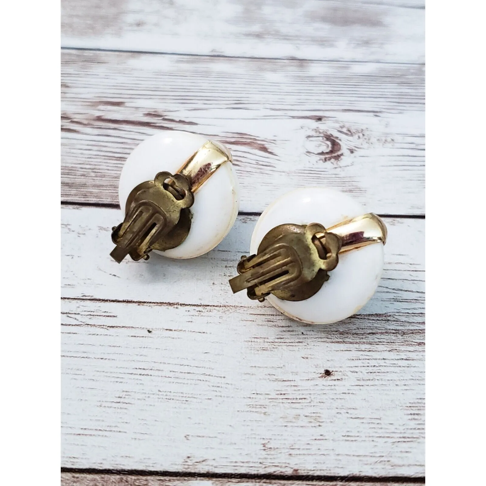 Vintage Clip On Earrings Domed Circle White with Gold Tone Line Retro - Image 6