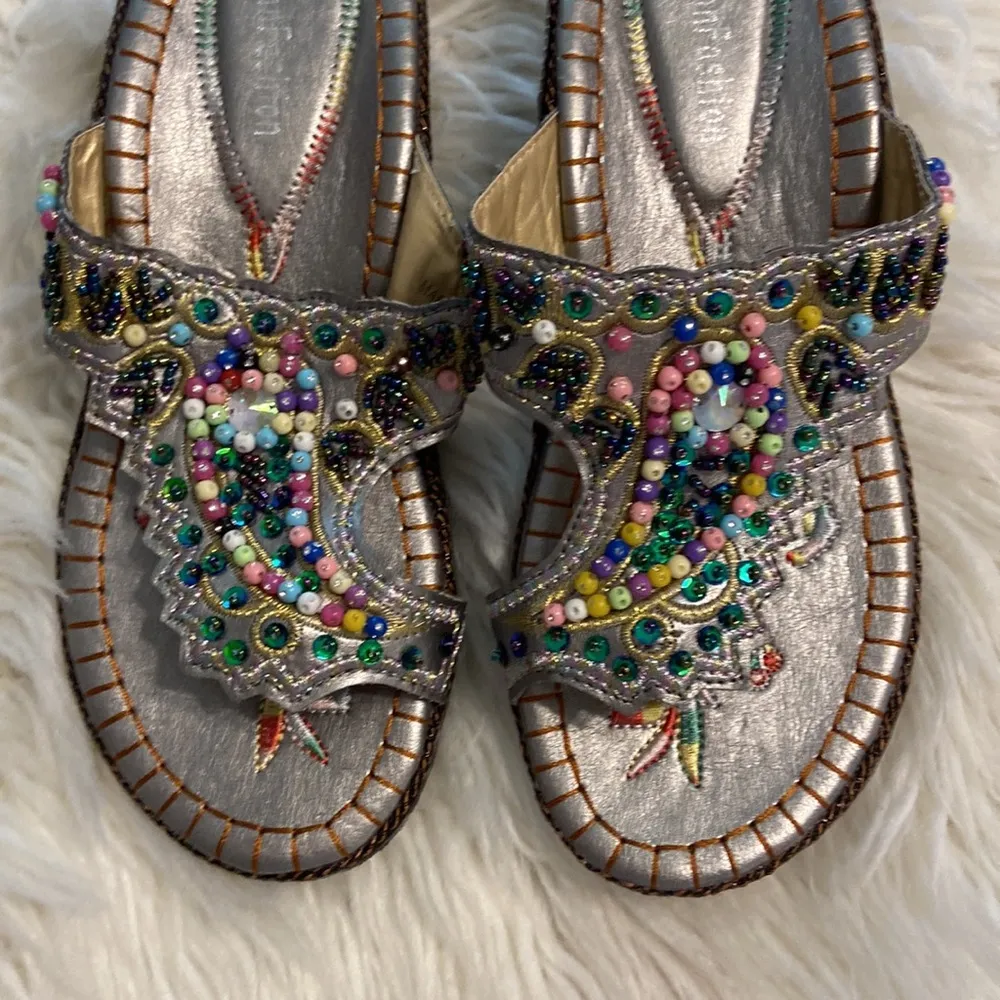 JohnFashion Sandals size 7 BNWOT color silver with lots of beads so cute - Image 4