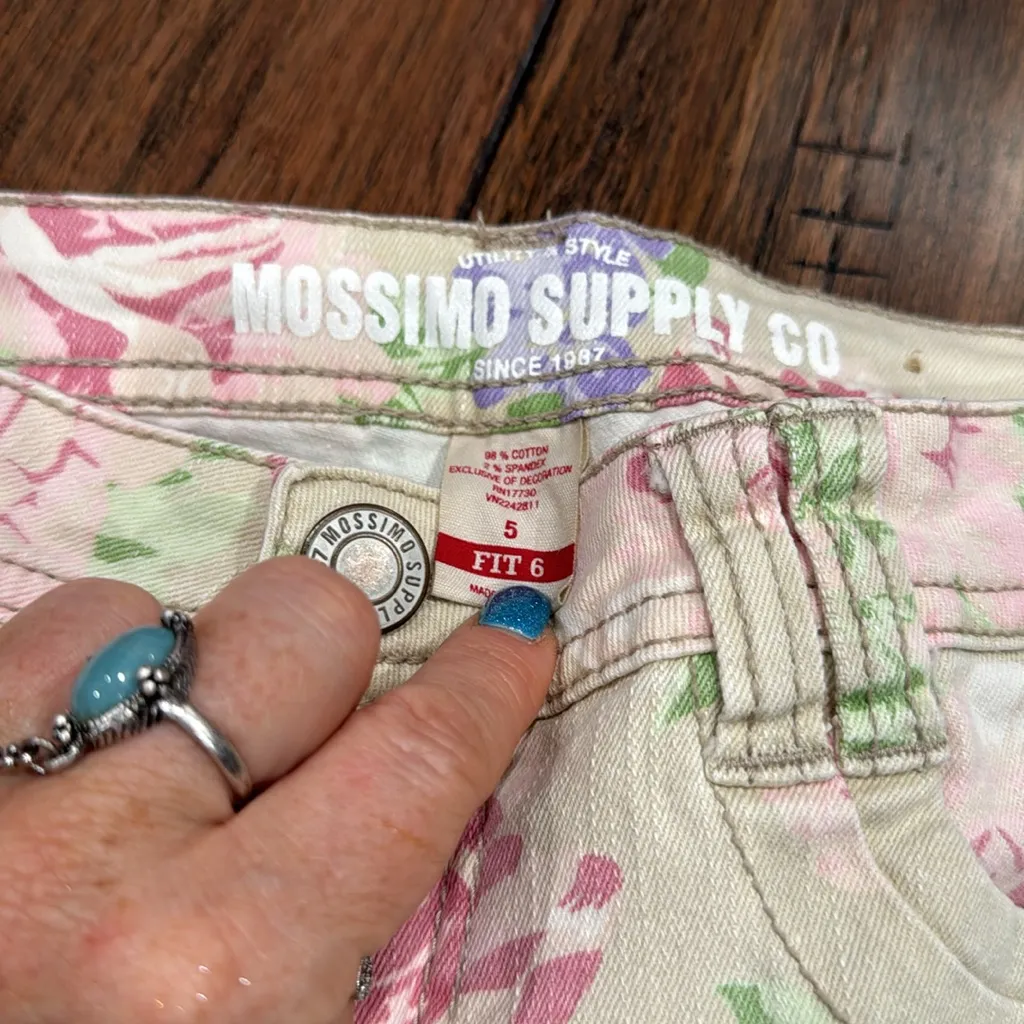 Mossimo Supply Co. Floral Print Khaki 5
Pocket Shorts - Image 6