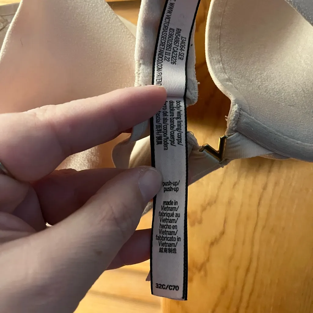 Victoria’s Secret VS push-up bra size 32C - Image 4