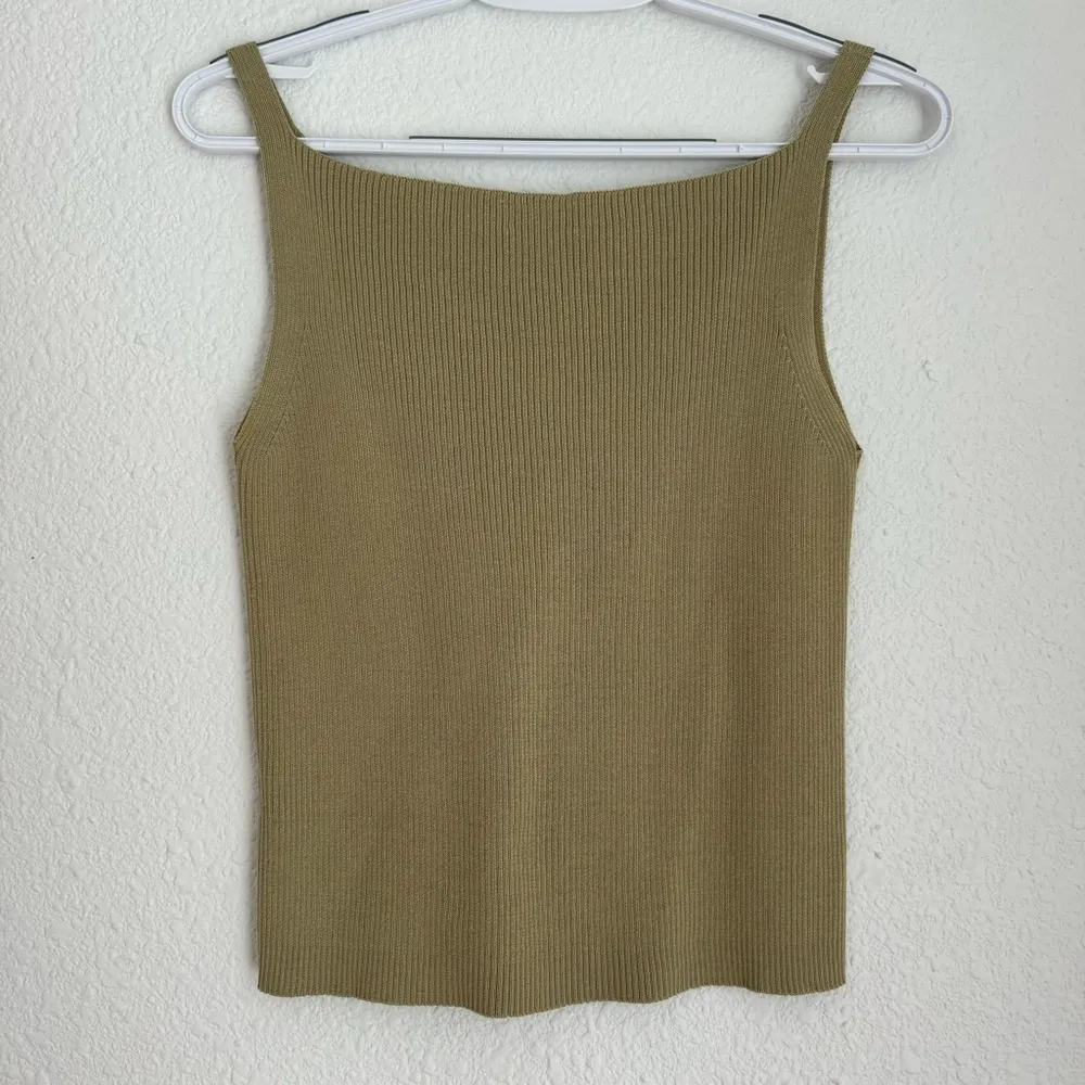 J. Crew olive asparagus green v-neck ribbed cropped tank top size S / M - Image 3