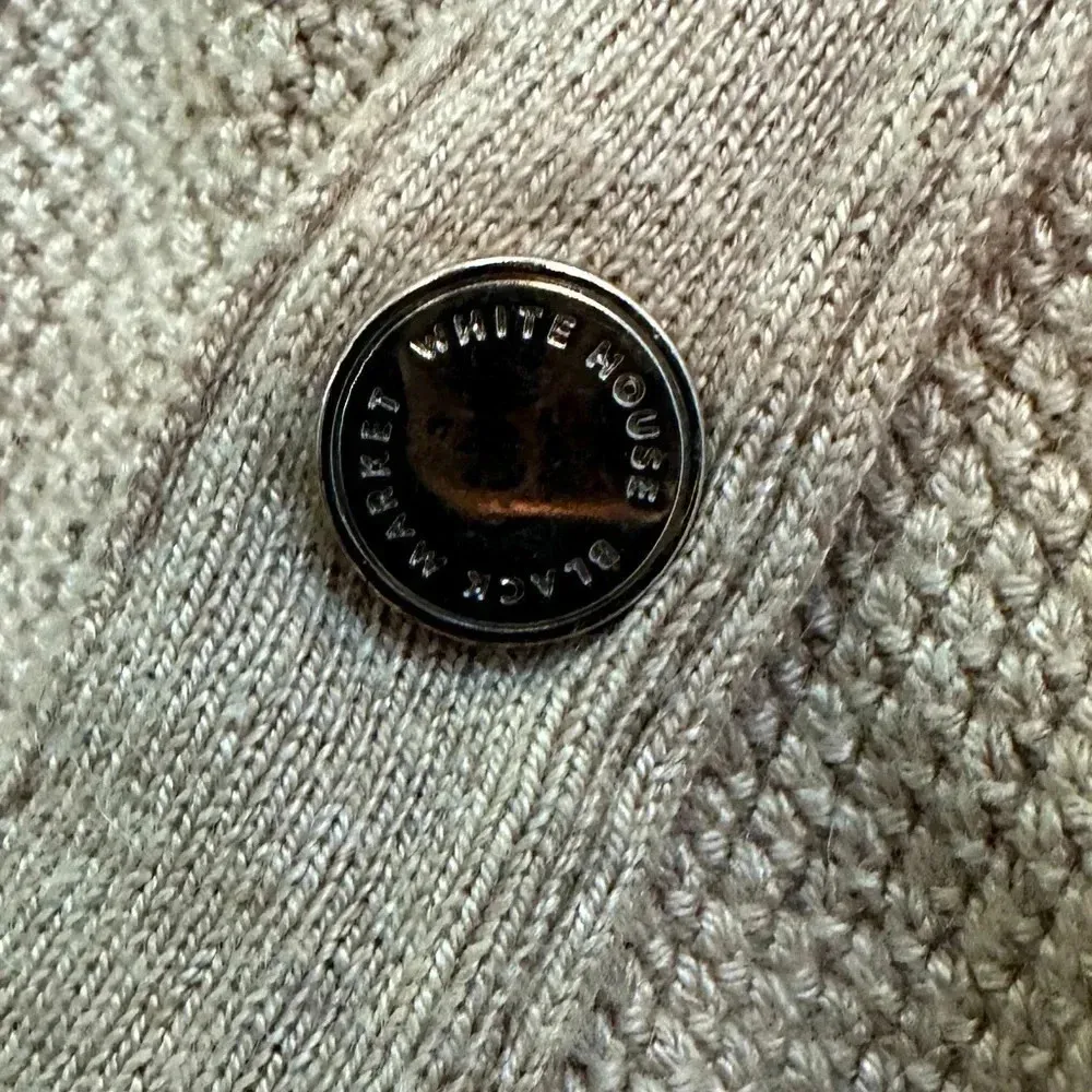 White House Black Market | Tan Short Sleeve Full Zip Cardigan Size XS - Image 9