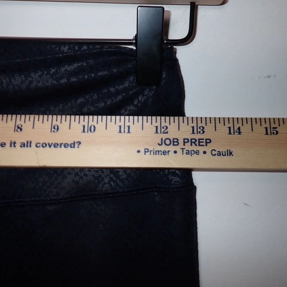 Aerie Women's Embossed Navy Blue and Black Leggings size M - Image 5