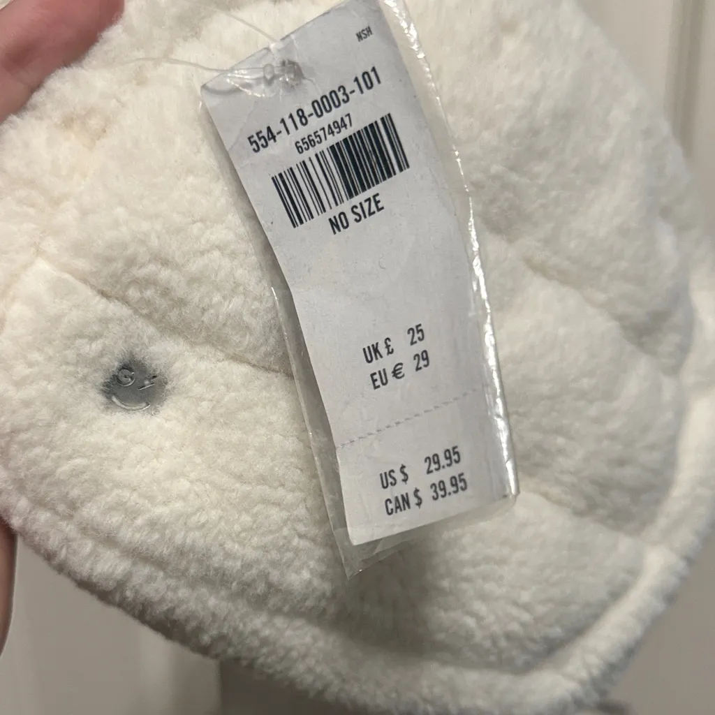 Gilly Hicks 💖 NWT  Off White Fleece Belt Bag - Image 3