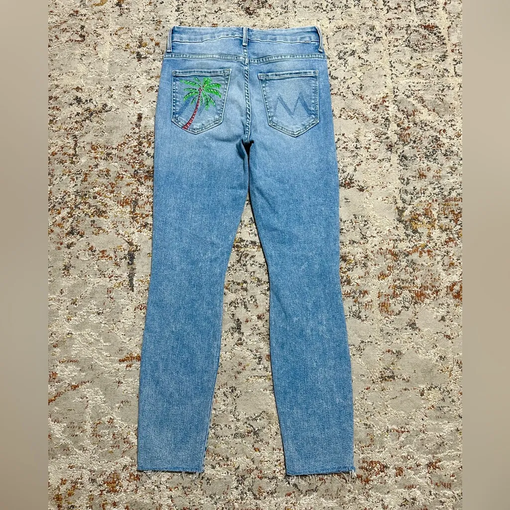 MOTHER High waisted Looker ankle fray jeans drinking by the pool wash size 26 Blue - Image 4