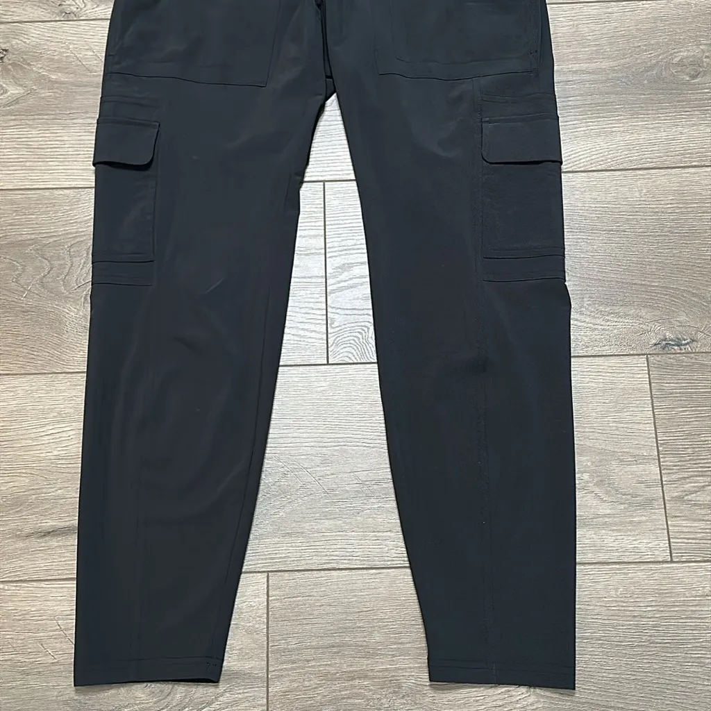 Athleta Chelsea Cargo Mid Rise Black‎ Ankle Pants Size 4 - Image 4