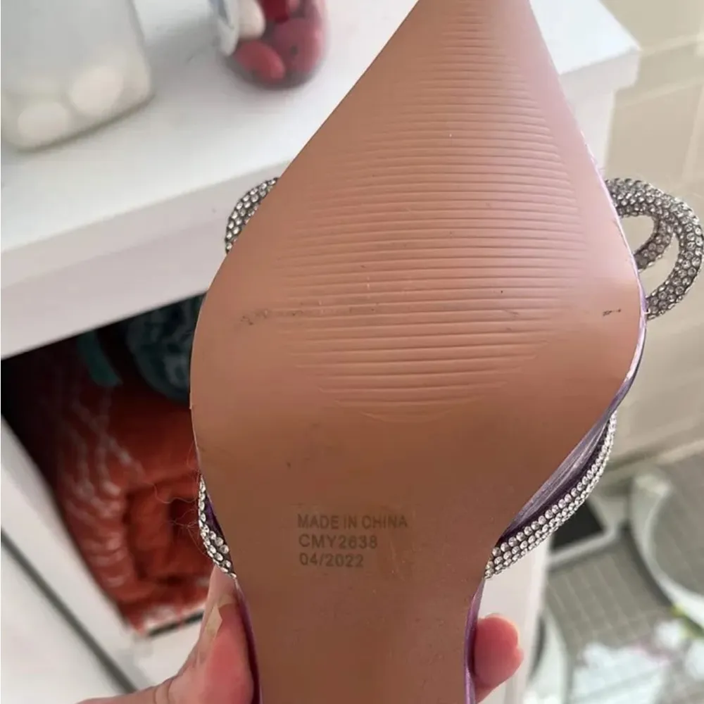 PrettyLittleThing Purple Vinyl Diamante Bow High Court Heeled Mules - Image 5