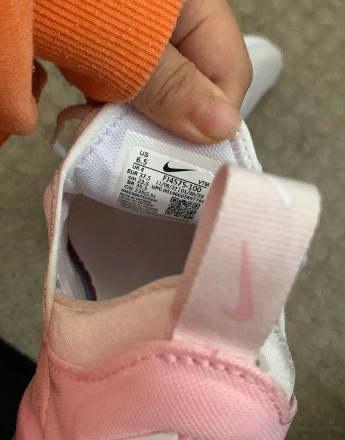 Nike Air Max 270 Shoes - Image 3