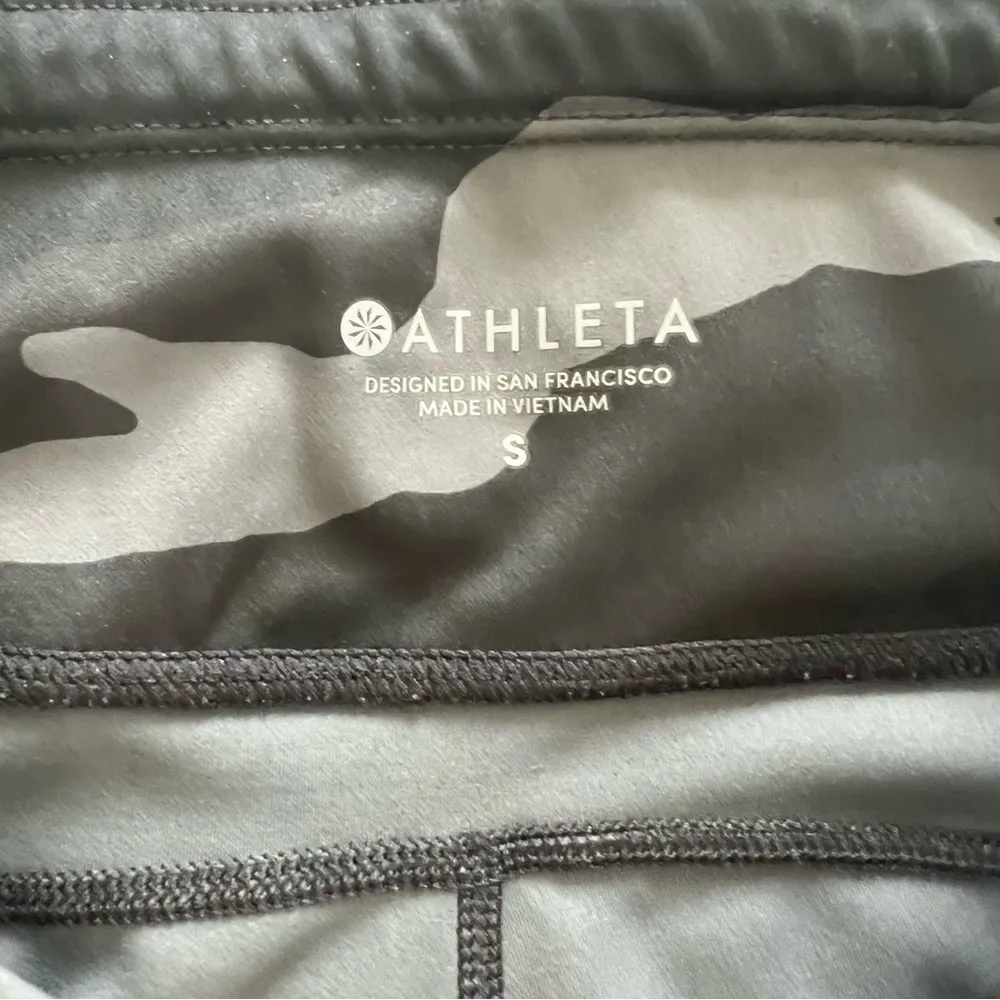 Athleta Camo Contender 7/8 Tight Black Grey Camo Size Small - Image 11