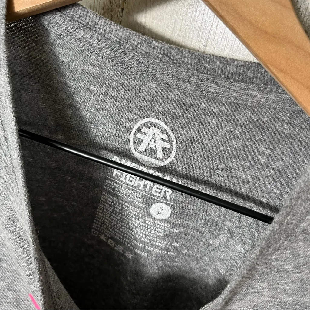 American Figher Athletics Quinn Gray Pink Short‎ Sleeve Shirt New Womens Small - Image 4