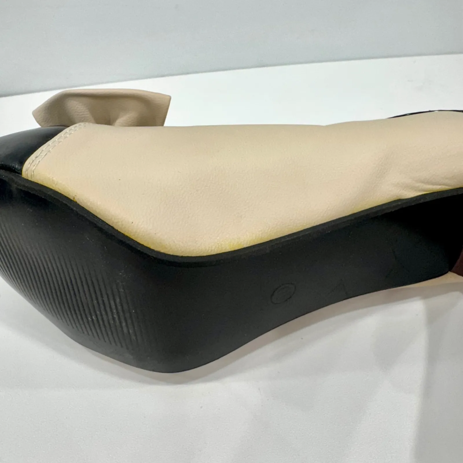 80s Vintage Chic Bow Cap Toe Pumps Cream Black Vegan Leather Heels 7.5 - Image 7