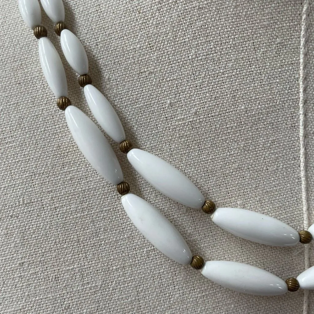 Vintage 50s 60s White Bead Gold Tone Double Strand Becklace - Image 5