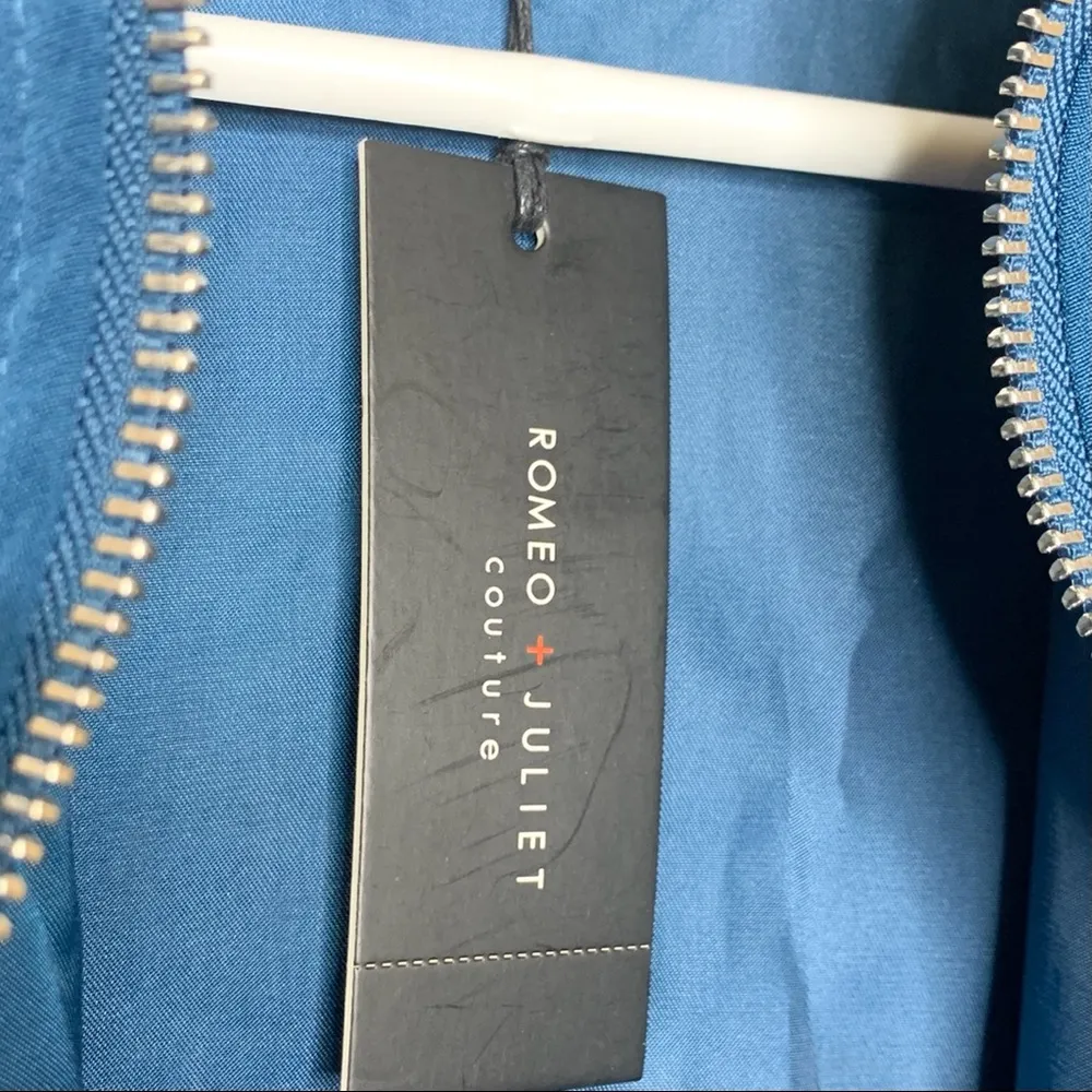 NWT Romeo + Juliet Teal Blue Cold Shoulder Bell Sleeve Blouse Top Size Small - Image 7