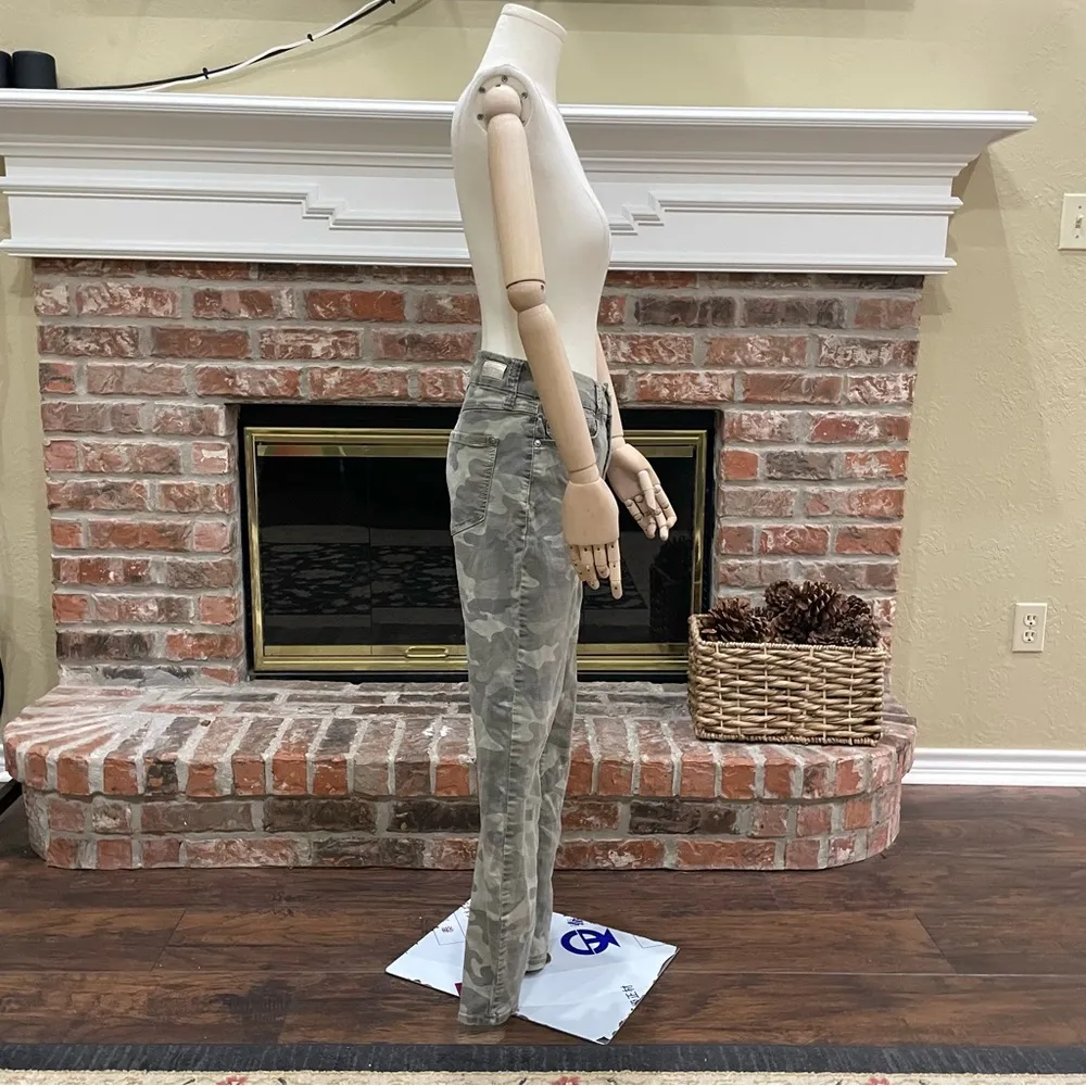 Seven7 Utility Ankle Tummyless Skinny Jeans in Sandstorm Camo high rise / 7 /EUC - Image 11