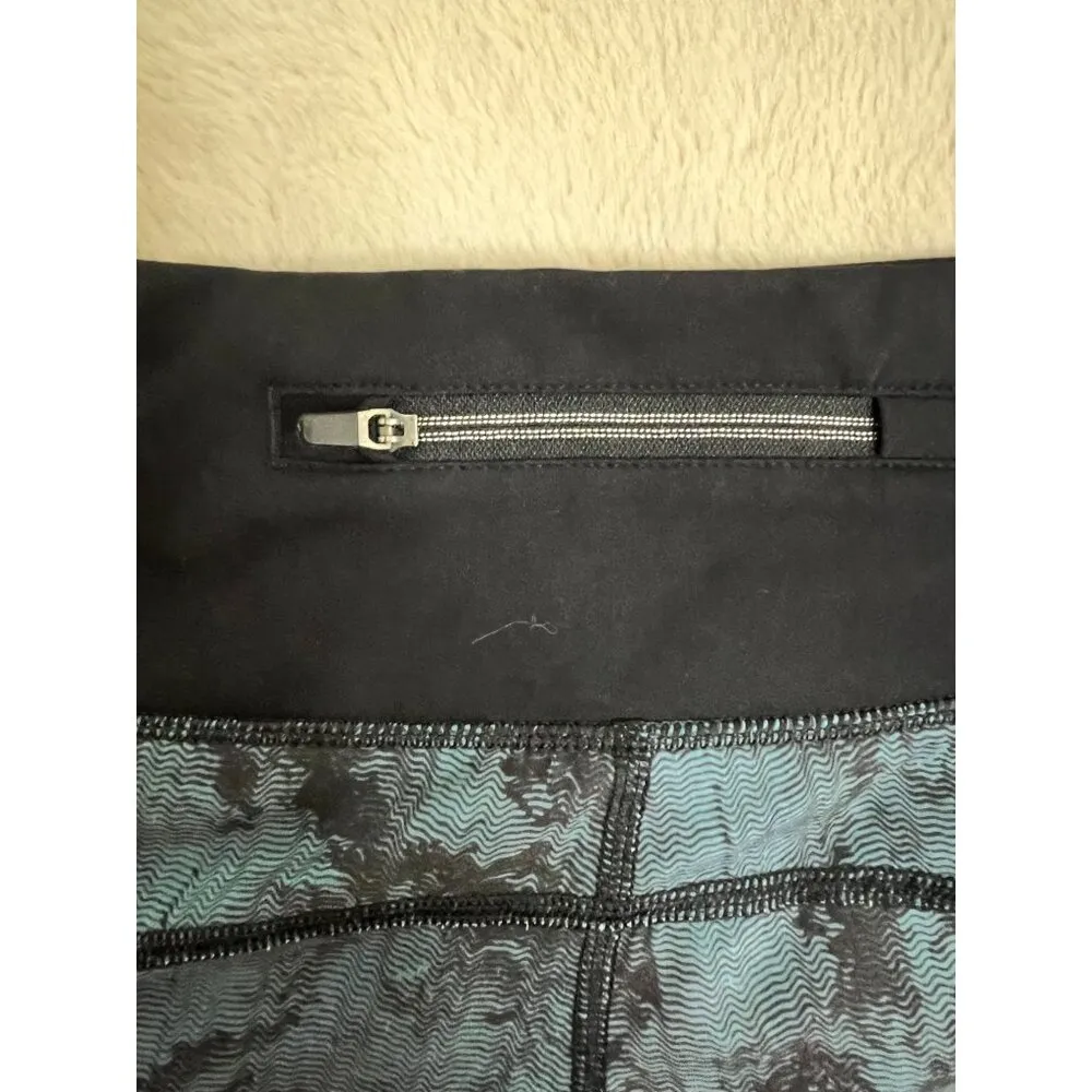 Vuori Womens Large Running Shorts With Black Waistband & Blue Marble Print - Image 5