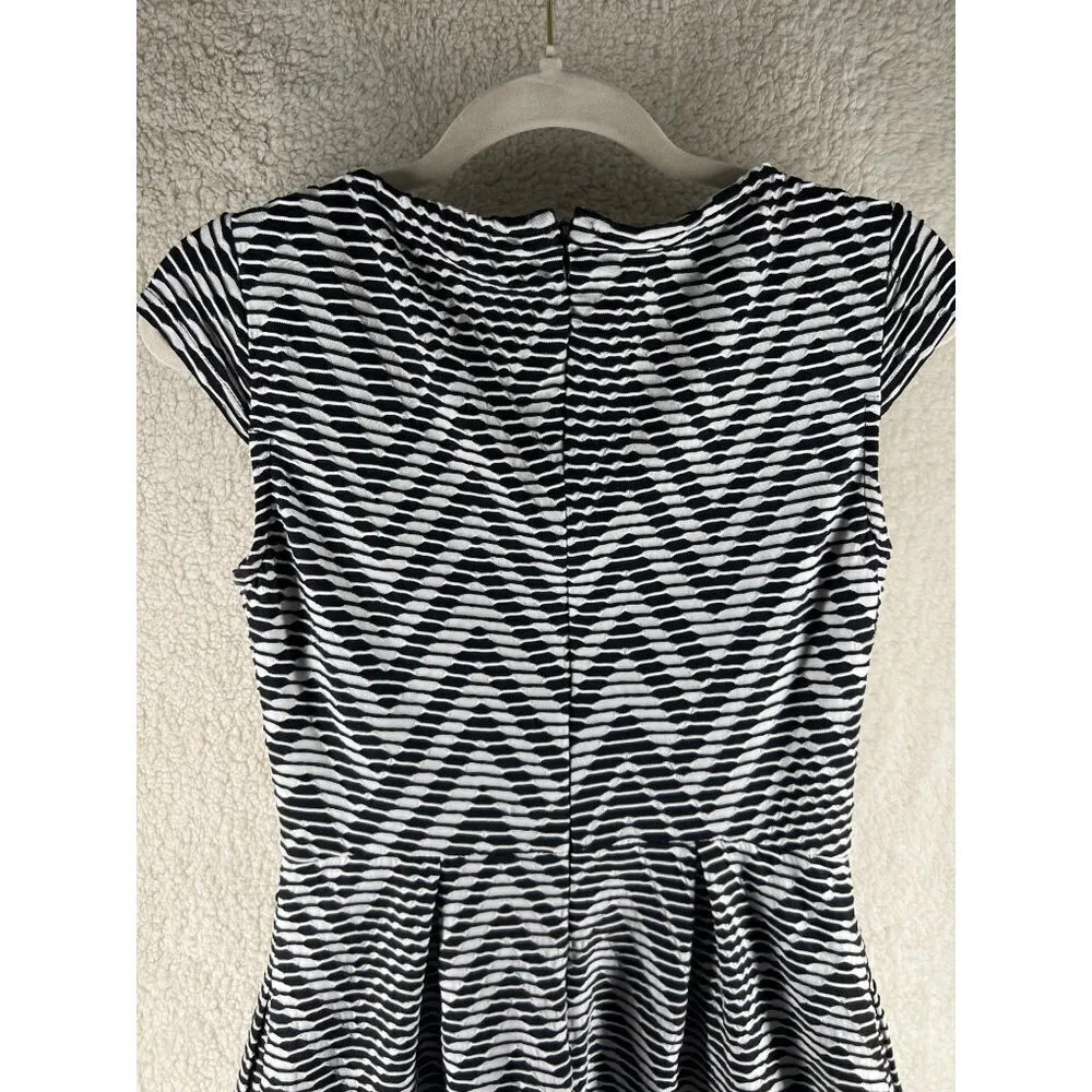 New York‎ & Company Womens Dress Size XS Textured Striped Cap Sleeve Fit & Flare Black - Image 9