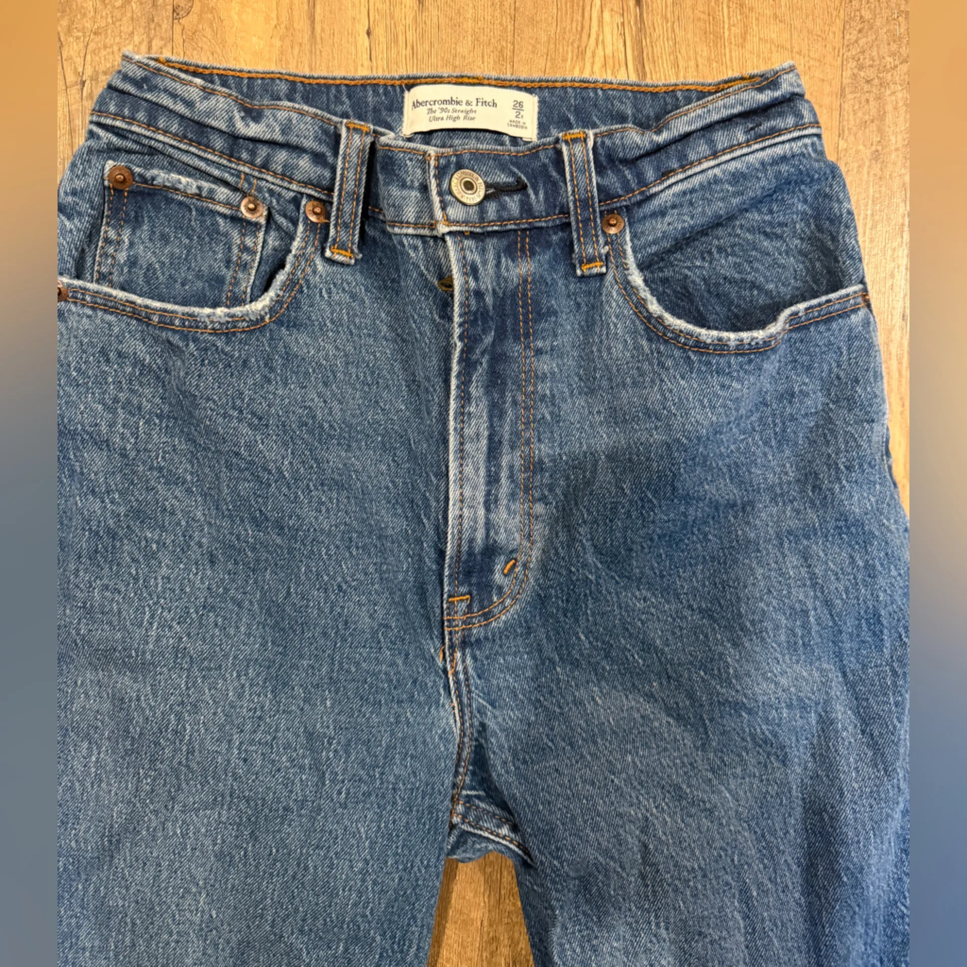 Abercrombie & Fitch Women's size 2 Ultra High Rise 90s Straight Jean Medium - Image 4