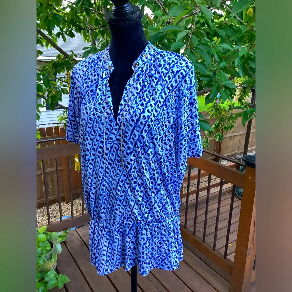 Nice Michael Kors top 💙🤍 - Image 2