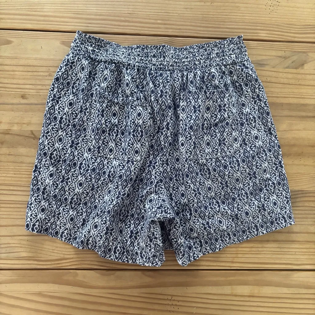 Briggs New York High Waist White and Blue Shorts - Image 2