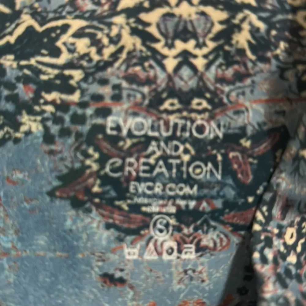 EVCR High Rise Leggings Gold Foil SIZE SMALL EUC #1950 - Image 5