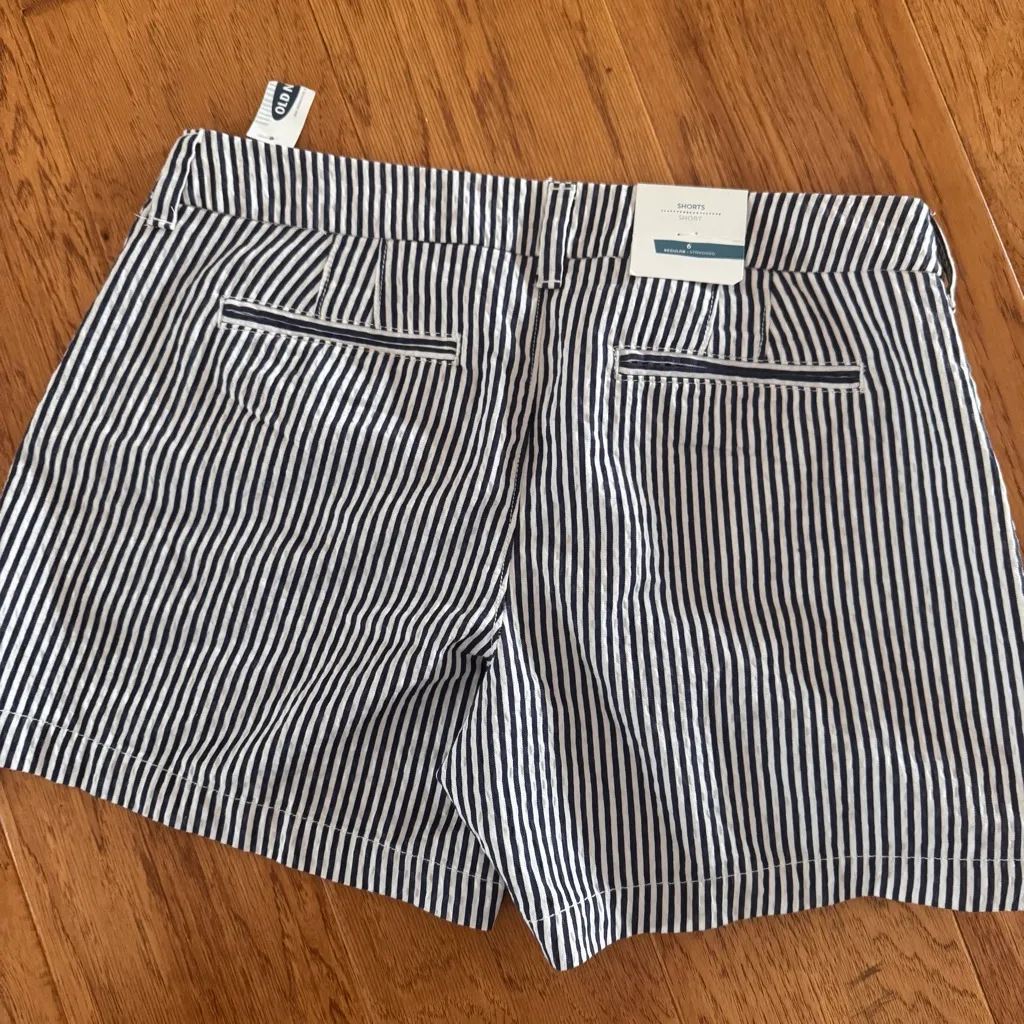 Old Navy Everyday Shorts Women’s Size 6 Navy Striped Flat Front Nautical Beach - Image 3