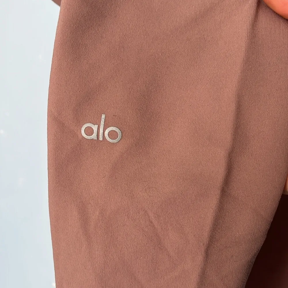 Alo Yoga Full Length Airbrush Sculpting Skinny Legging in Chesnut - Image 6