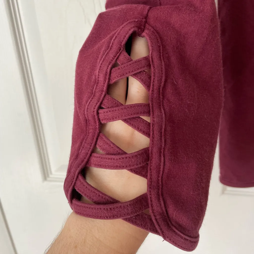 Forever 21 Cropped Leggings with cutout - Image 5