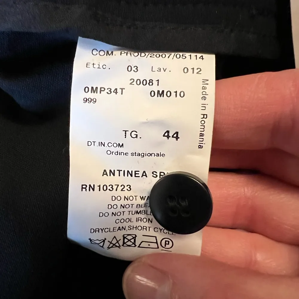 Armani Collezioni Womens Black Virgin Wool Trouser Pants NWT Size 8 MSRP $575 - Image 6