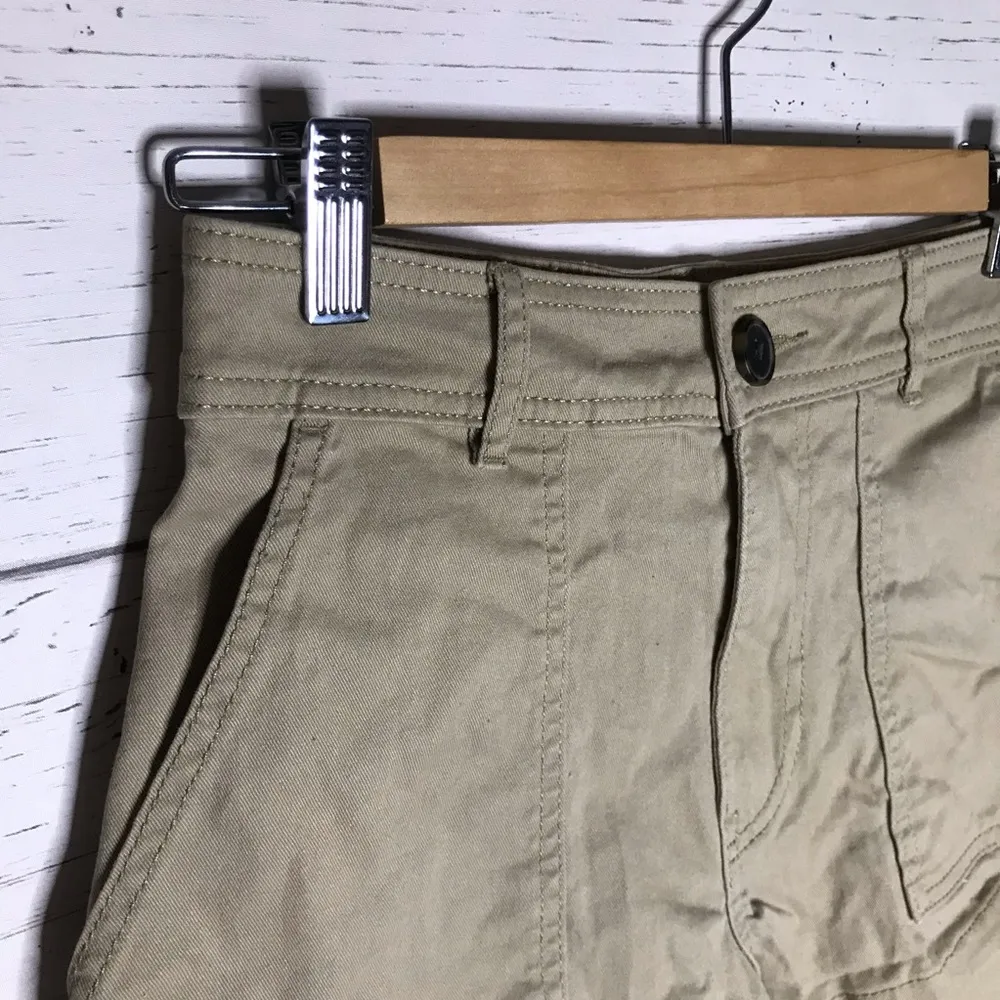 H&M khaki shorts - Image 3