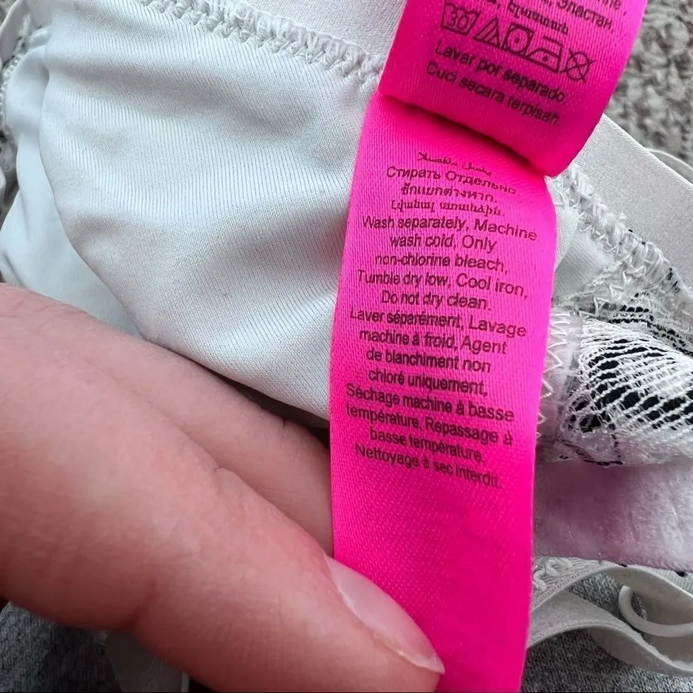 La Senza Gray & Black Lace Large no wire‎ lightly lined - Image 9