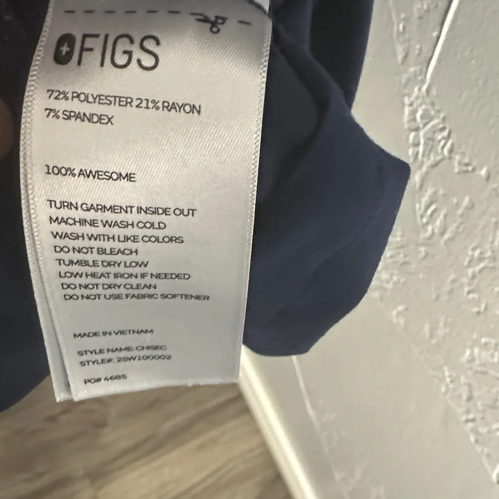 Figs Dark Blue Women's Short Sleeve V-Neck Top - Image 3