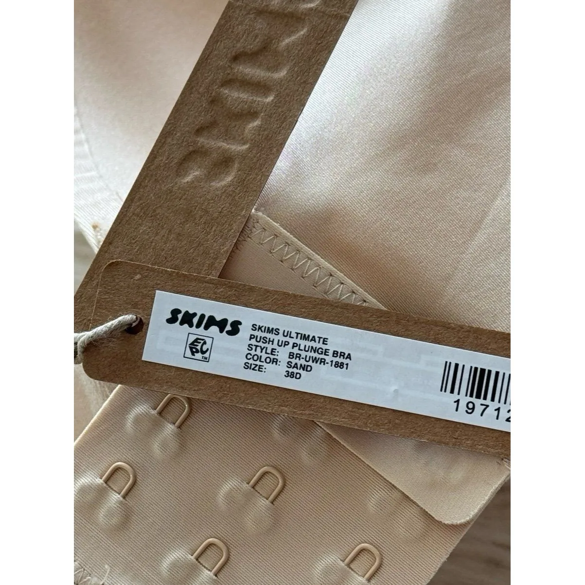 Skims Ultimate Push up Plunge Bra Sand Size 38D - Image 7