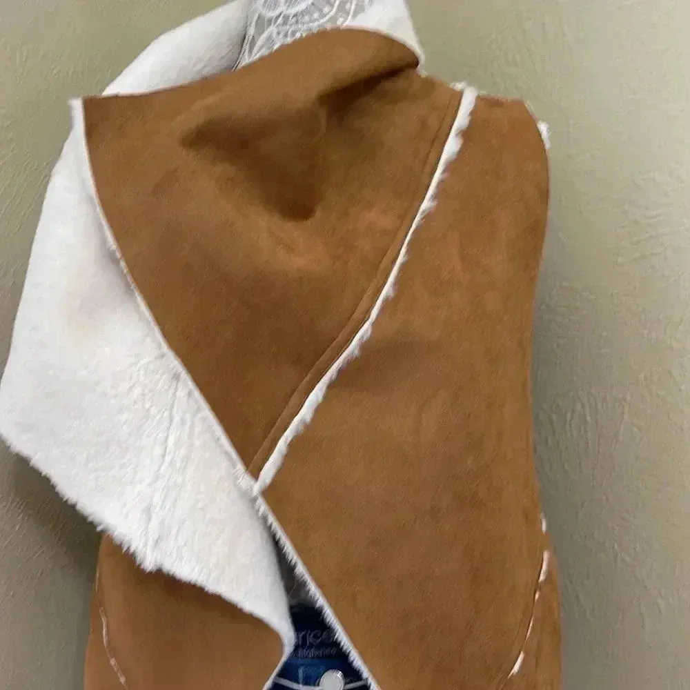 NWTs Gianni Bini Neutral Suede Fur Vest - Image 5