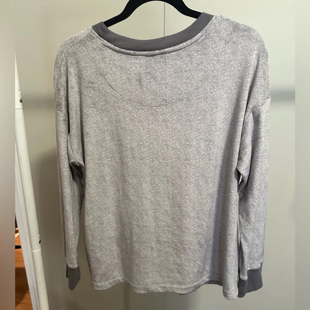 Joyspun Gray Fleece Embroidered Chill Out Longsleeve Pajama Top size medium 8 - Image 5