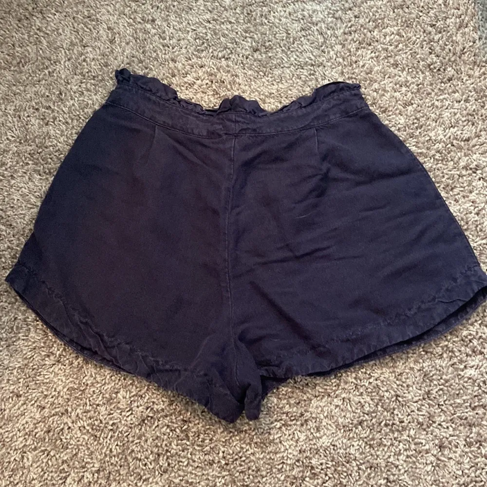 Young fabulous and broke linen navy high waisted shorts with ruffle waist - Image 5