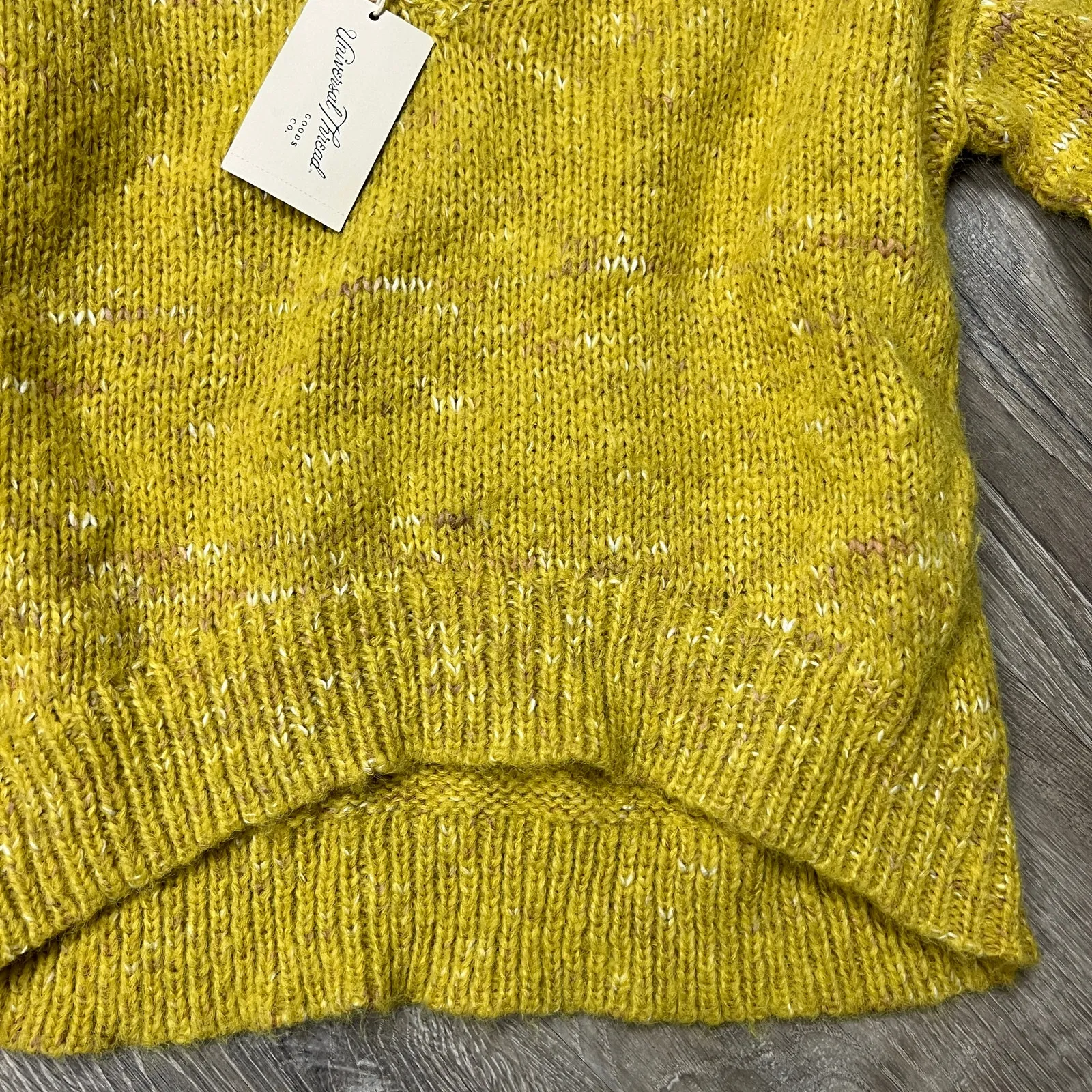 Universal Thread Women's Yellow V-Neck Pullover Sweater - Size XS - NWT - Image 4