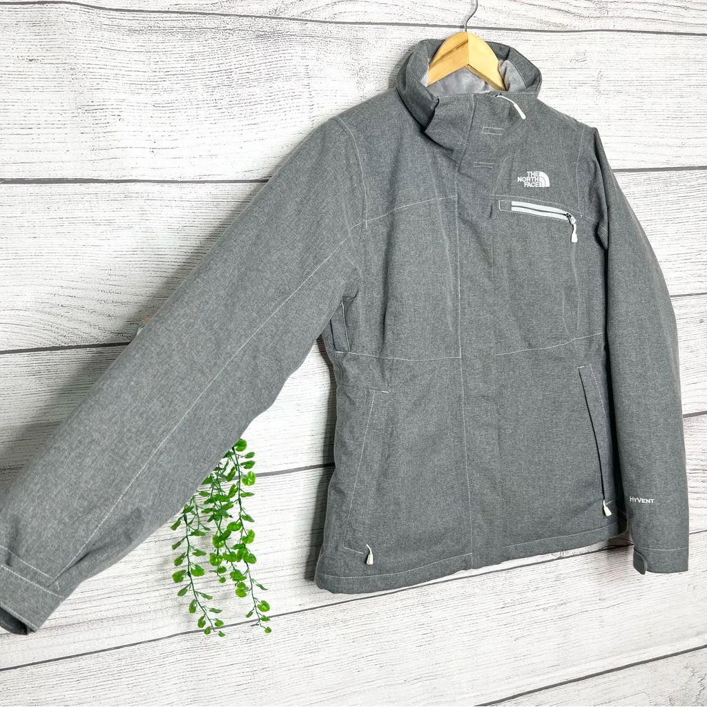 The North Face Gray Women’s HyVent Insulated Outdoor Snow Jacket Size Medium - Image 4