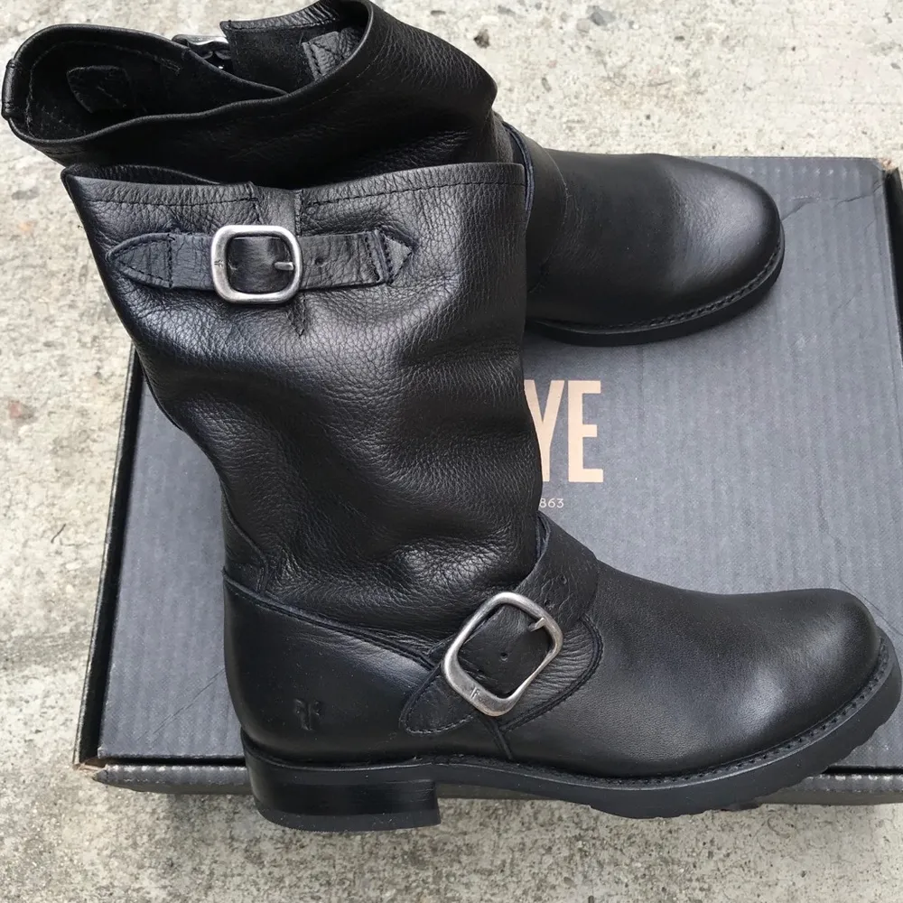 Frye Veronica Short Boot size 6 - Image 3