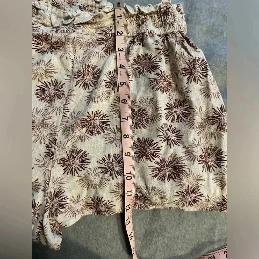 Entro  khaki pull on shorts size L - Image 4